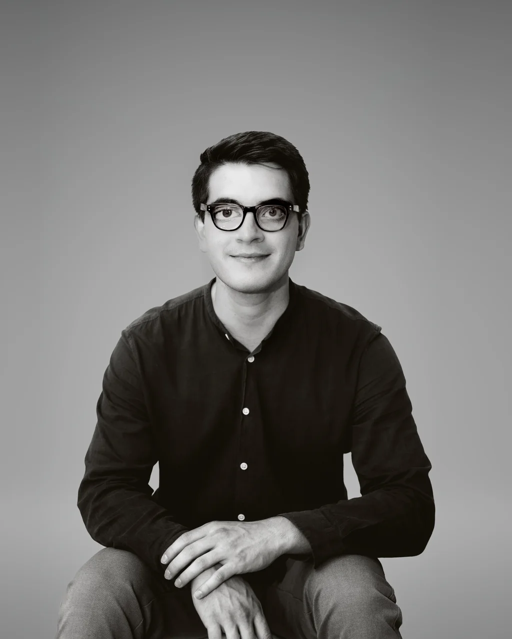 Schwarz-Weiß-Businessportrait von Marvin Menzel Fotografie.